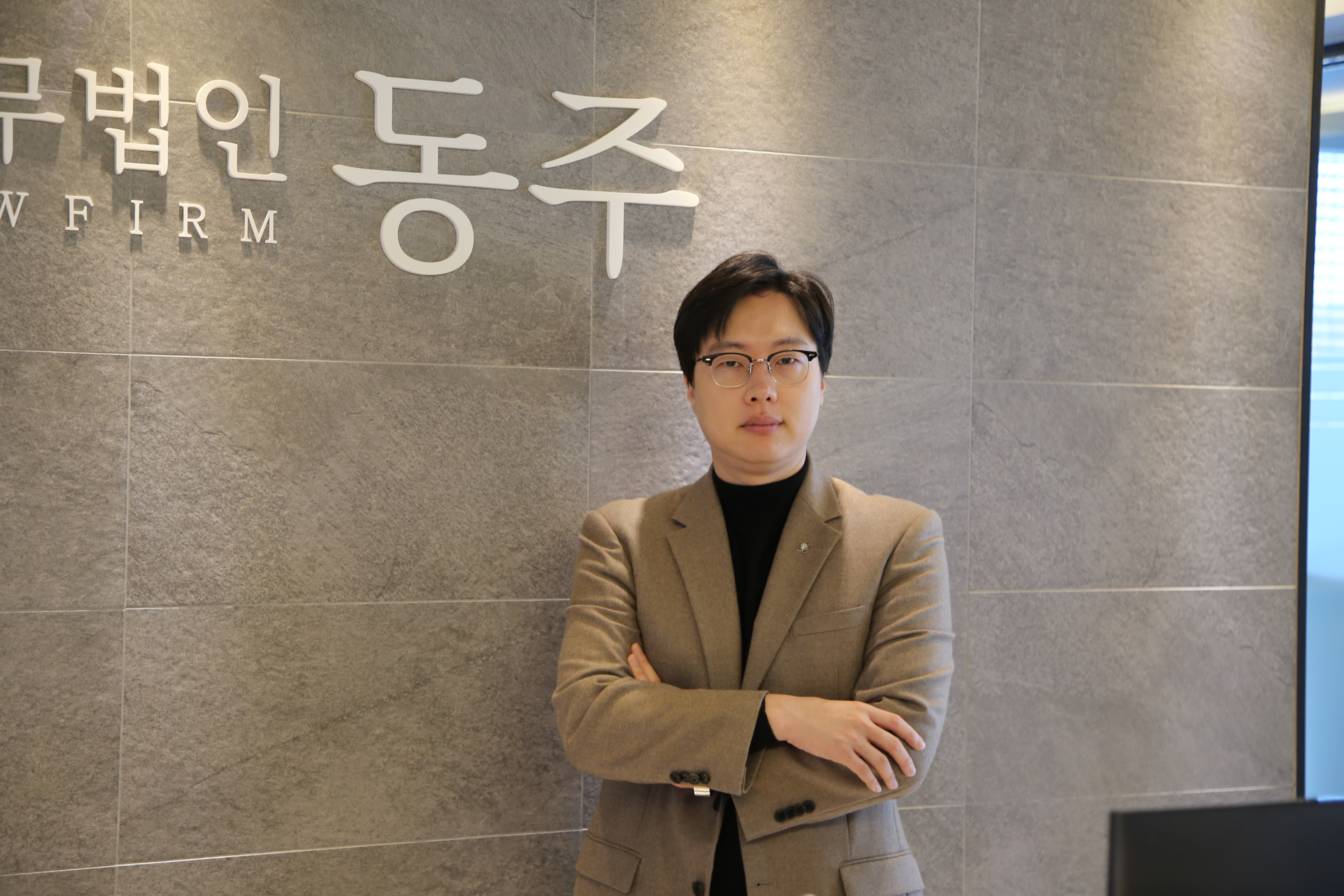 57daf83fd314baa86c57bdfa7a8fec0e_1755681091_1661.png 금천몰카변호사 이세환 변호사 앞모습 사진