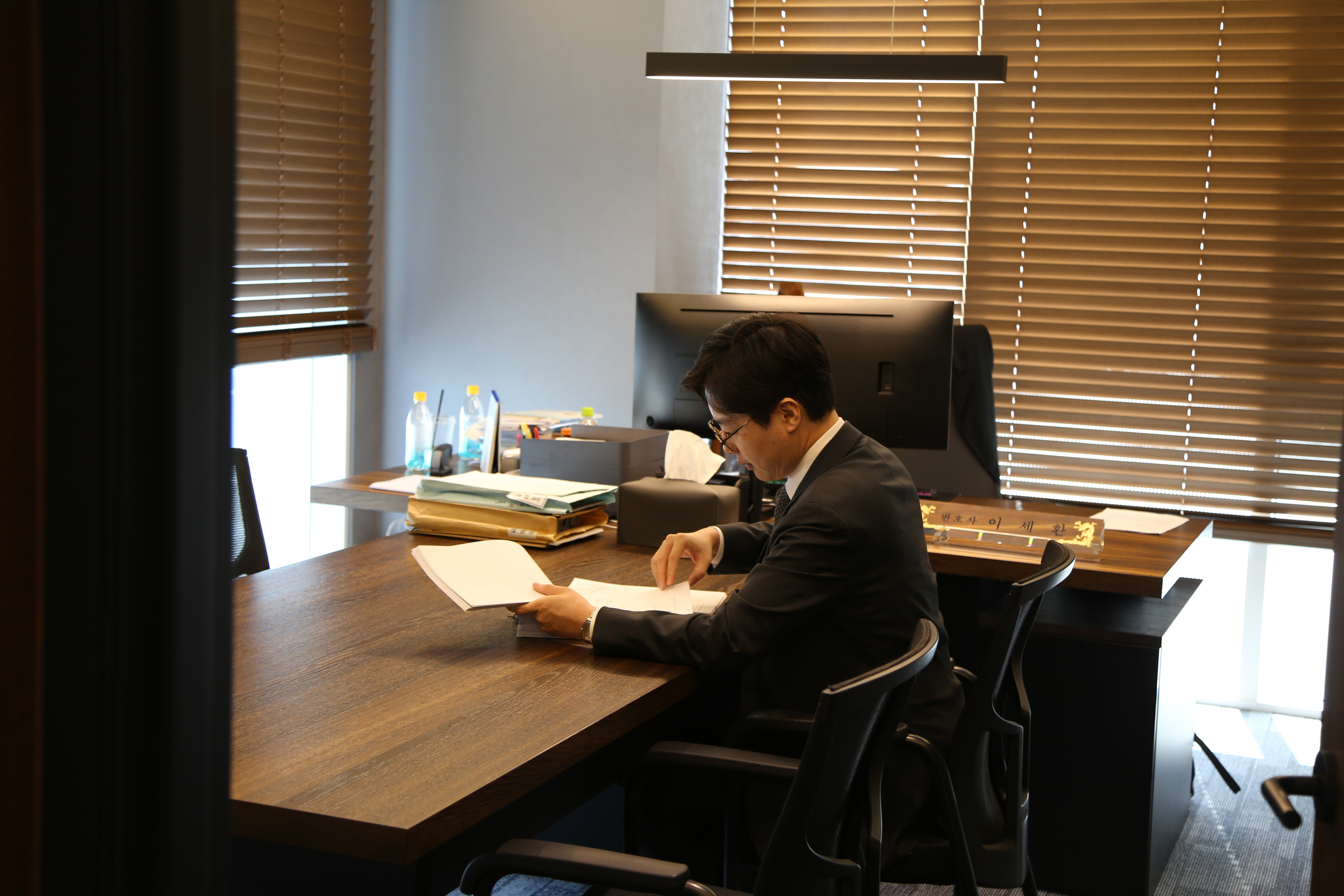 a891ac2d925687383b4a8f57620536b9_1771572795_0279.png 의왕성매매변호사 이세환 측면 사진
